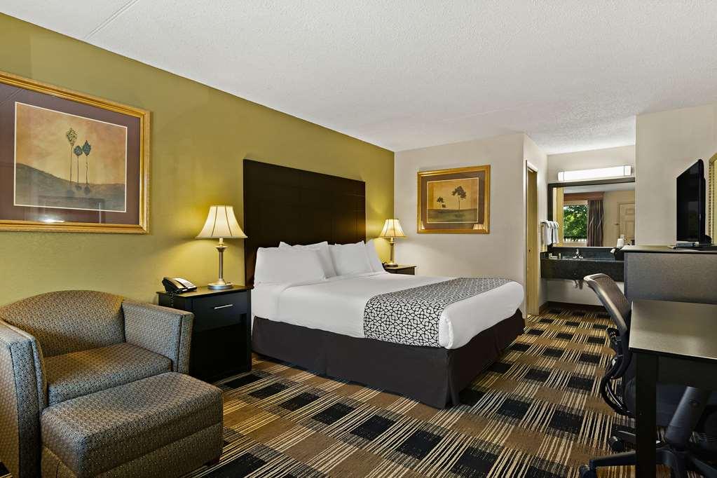 Best Western Windsor Suites Фейетвилл Номер фото