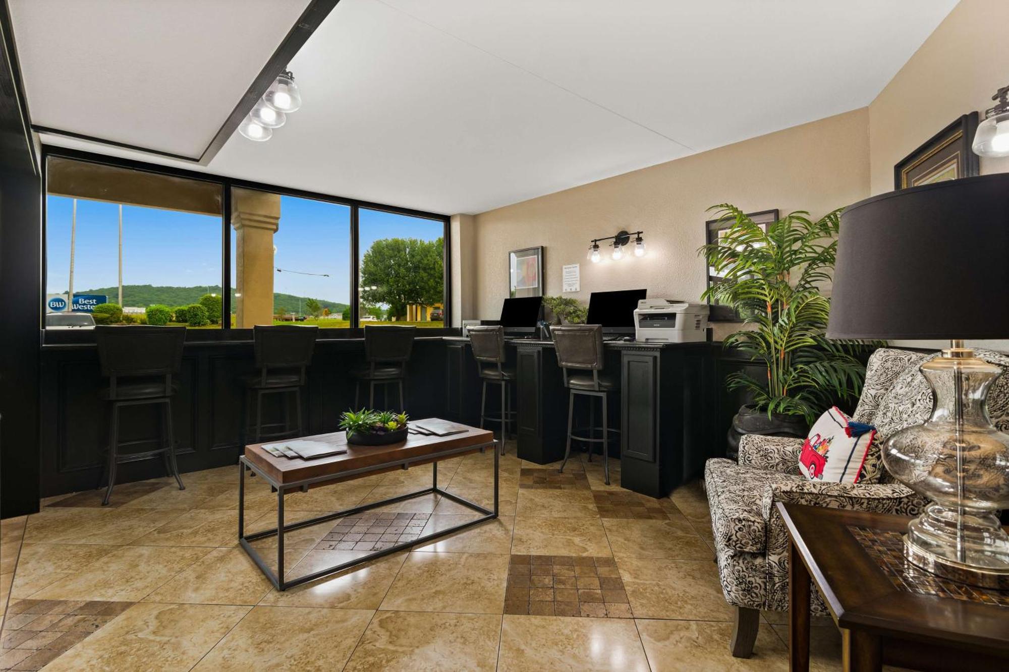 Best Western Windsor Suites Фейетвилл Экстерьер фото
