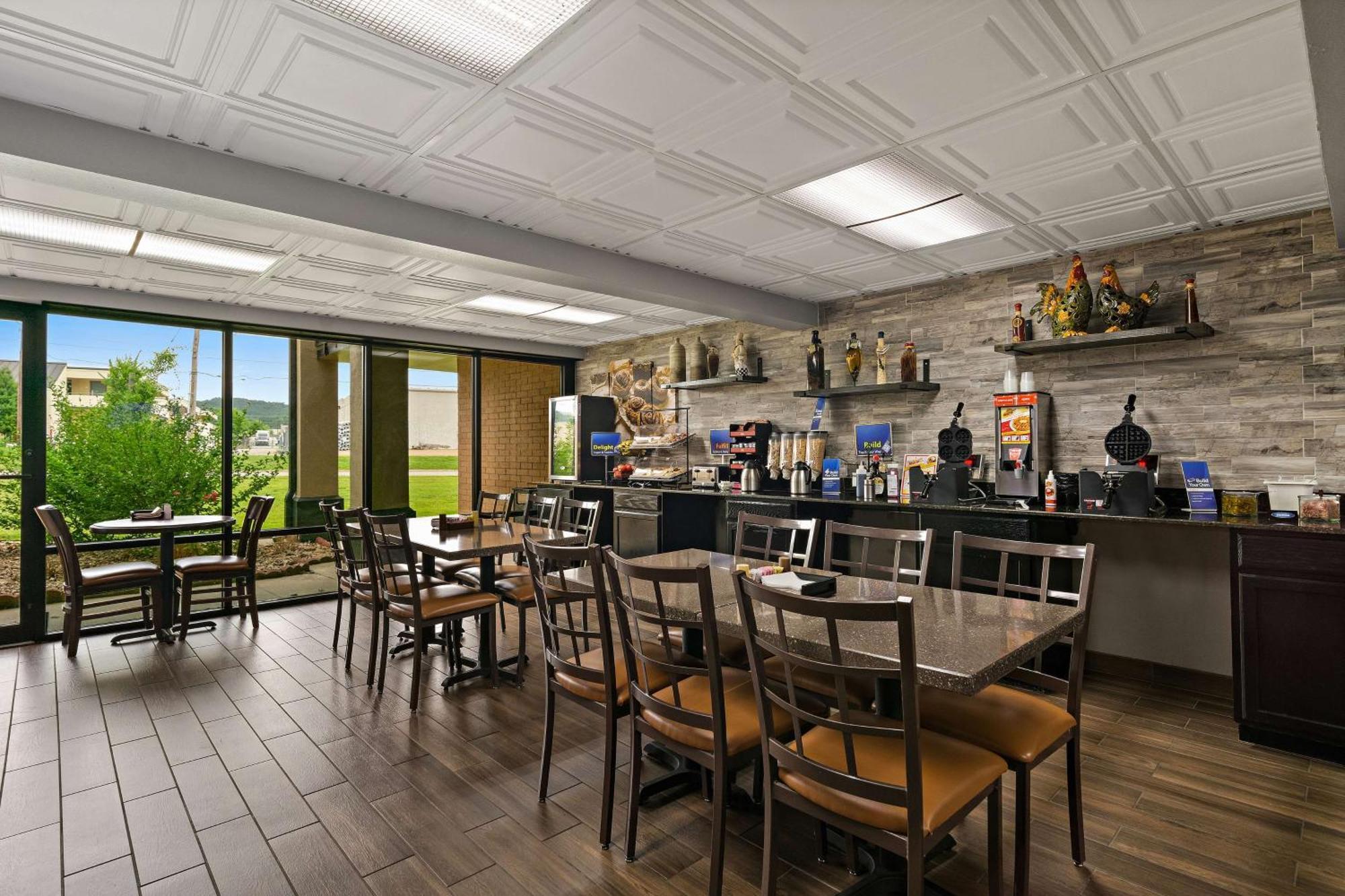 Best Western Windsor Suites Фейетвилл Экстерьер фото